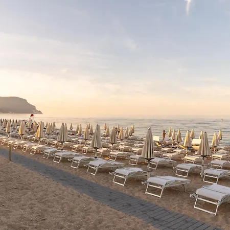 Lejlighed 247 Bilo Al Primo Piano Con Terrazzo Vista Mare - Climatizzato E Navetta Privata Al White Club Inclusa